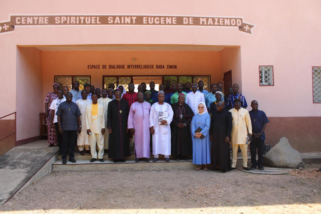 Quel dialogue ? (Un dialogue qui va nous amener à une réalité supra-religieuse. Créer une dimension qui dépasse nos religions : l’humanité.)